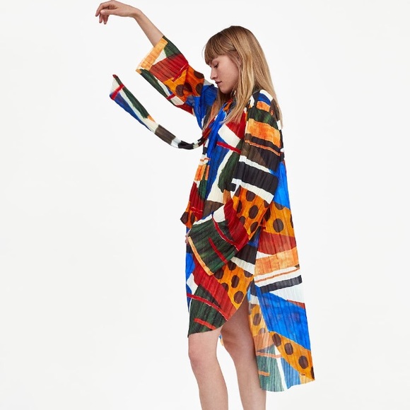 Zara Tops - Zara pleated tunic with abstract print